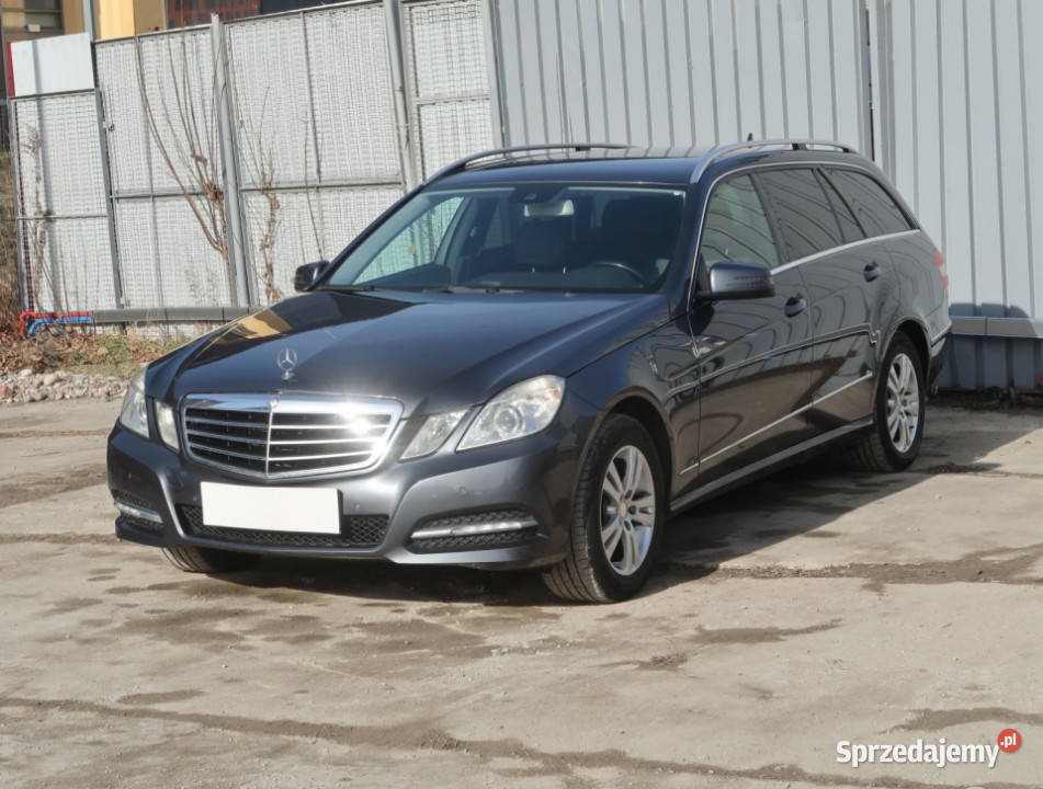 Mercedes E E 200 benzyna Piaseczno