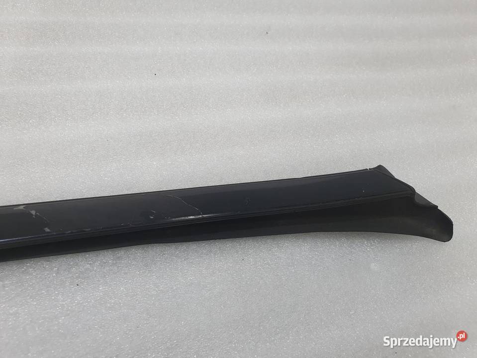 LISTWA SZYBY CZOŁOWEJ PRAWA MERCEDES W204