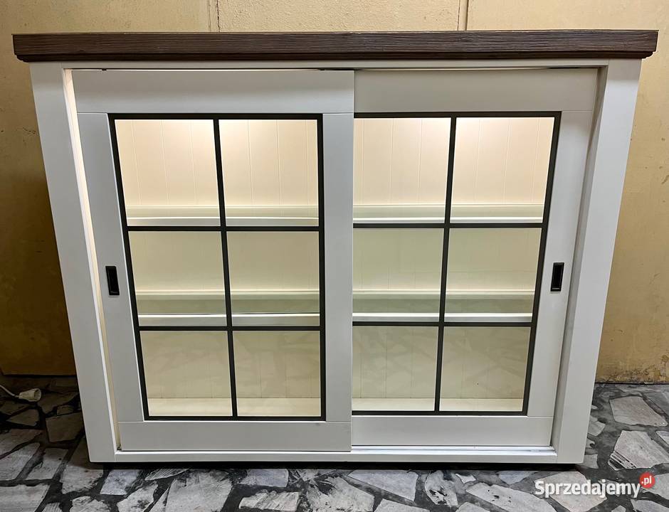 Nowoczesna witryna podświetlana w stylu opolskie Opole