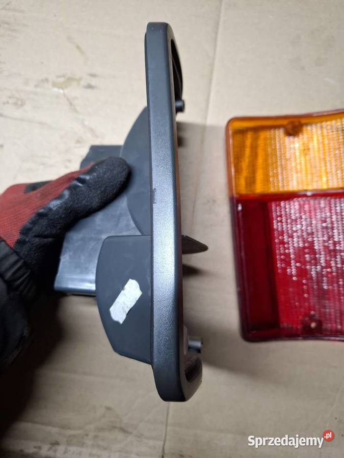 Lewa lampa tyl tylna Fiat 126p Maluch Elegant osobowe Strzelce Opolskie