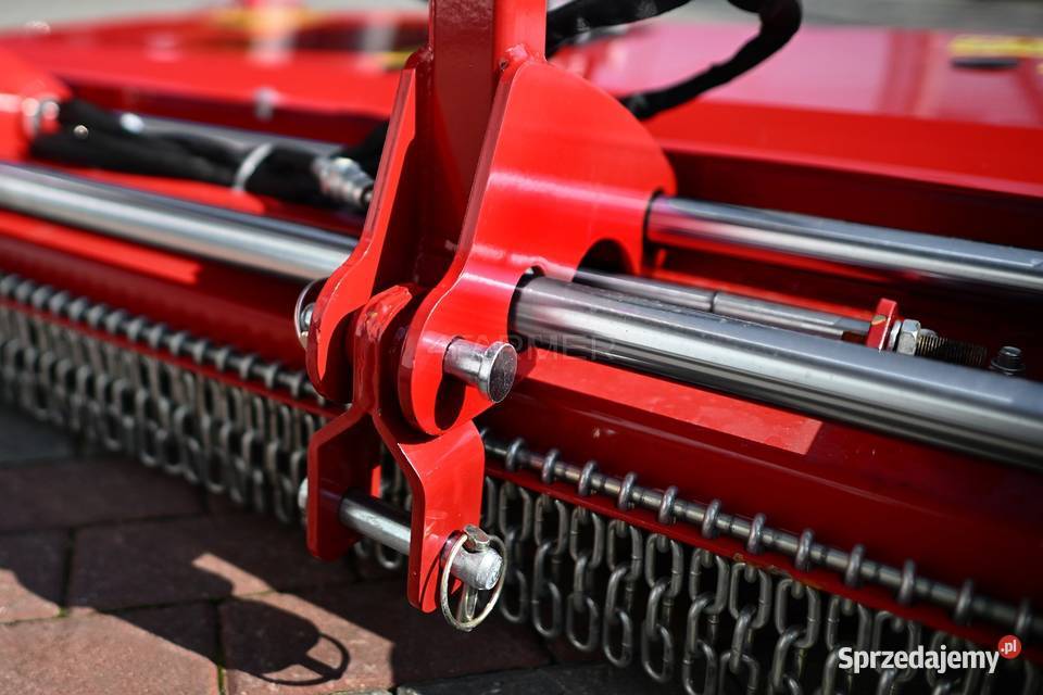 Kosiarka sadownicza z bocznym ramieniem koszącym Tajęcina