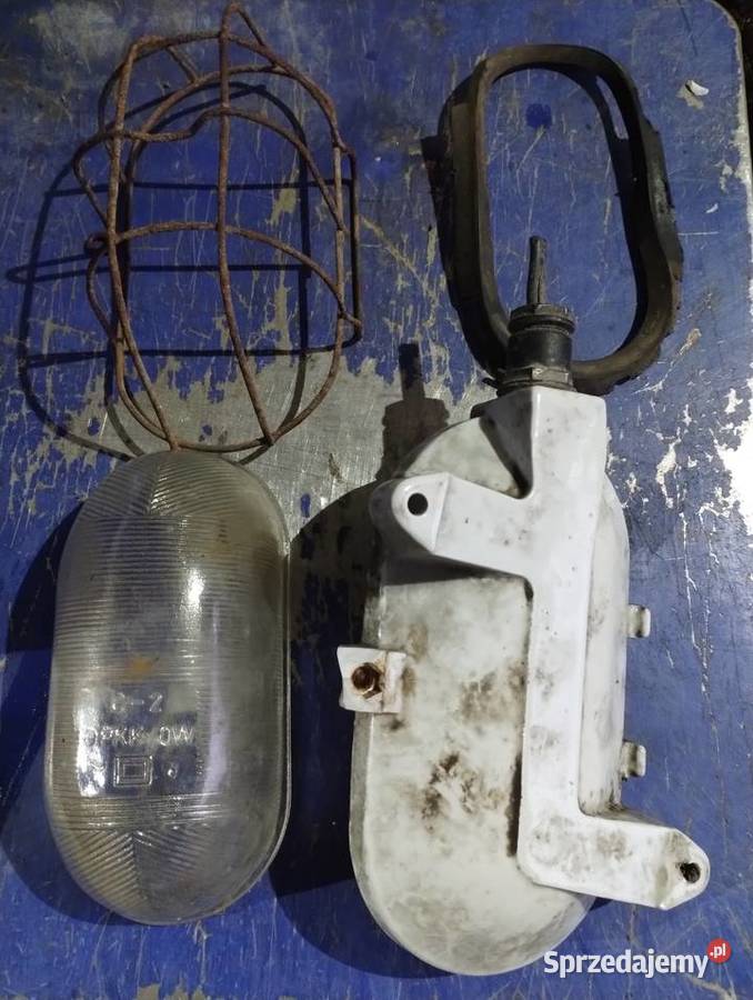 Lampa PRL piwnica bunkier włacznik bakelitowy Szydłów