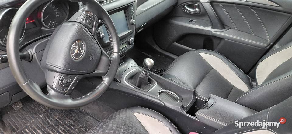 Toyota Avensis 2015 18 benzyna sedan Gliwice