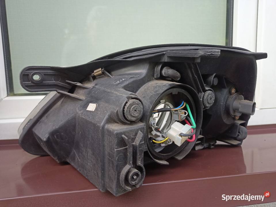 Kia Rio II 2 lampa przednia prawa reflektor