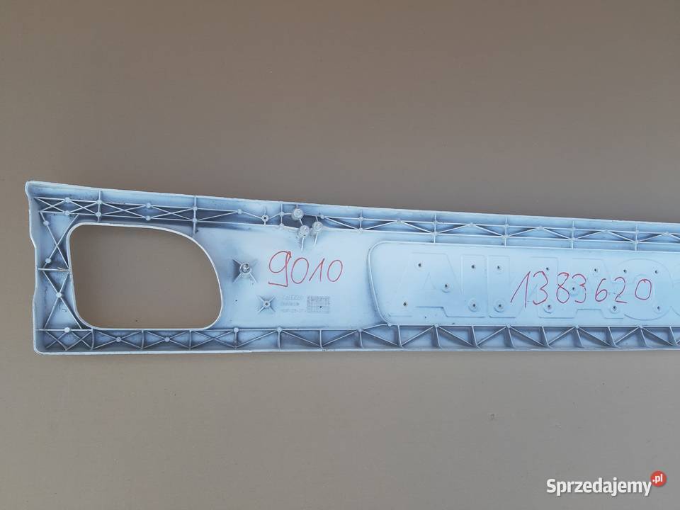 SCANIA 4 GRILL LISTWA ATRAPA GÓRNA MASKA 1383620