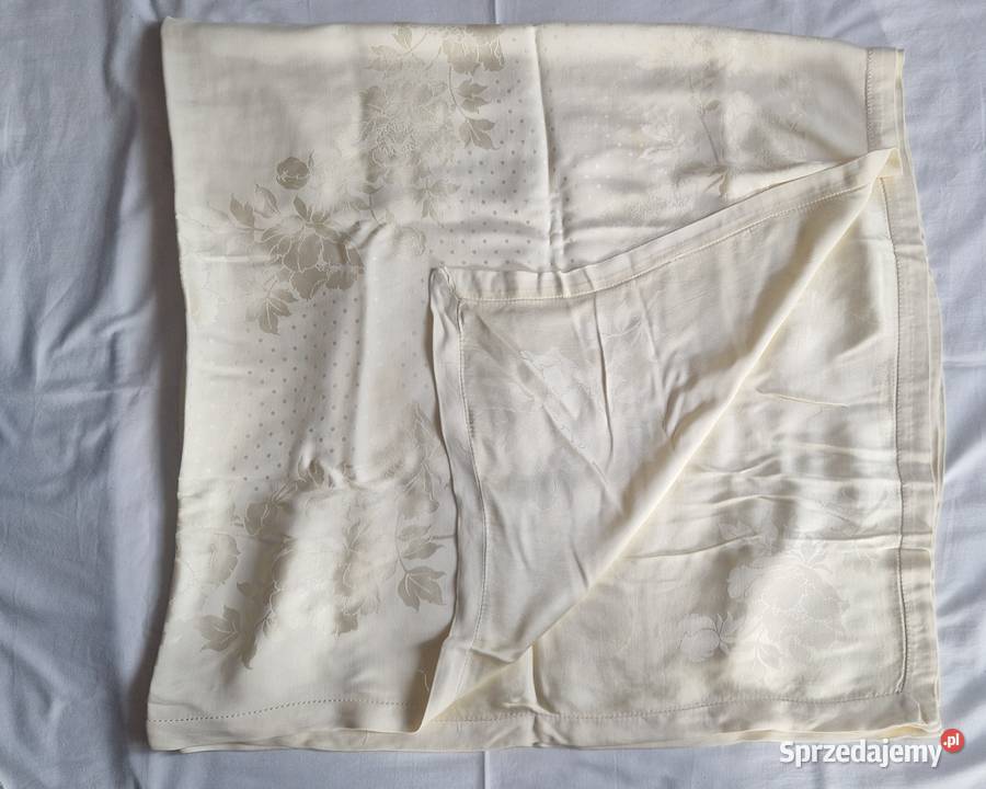 Staroświecki obrus atłasowy ze wzorami 150x150 Warszawa