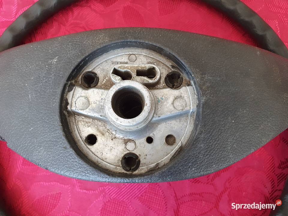 Stara zabytkowa kierownica Audi 100 c2 osobowe Kierownice