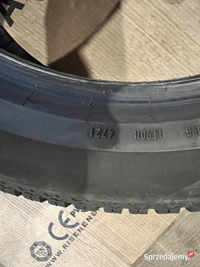 Sprzedam komplet 4 opon całorocznych Pirelli wielkopolskie Ślesin