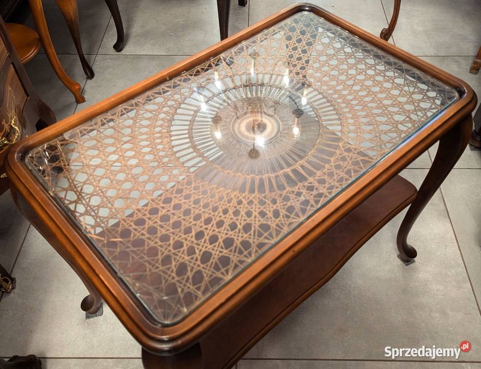 ładny orzechowy stolik z rattanemsklep Dąbrowa Dąbrowa Górnicza