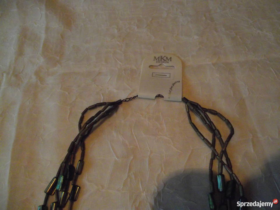 NASZYJNIK Z CIĘTYCH MUSZLI PERŁOWYCH I TOCZONYCH