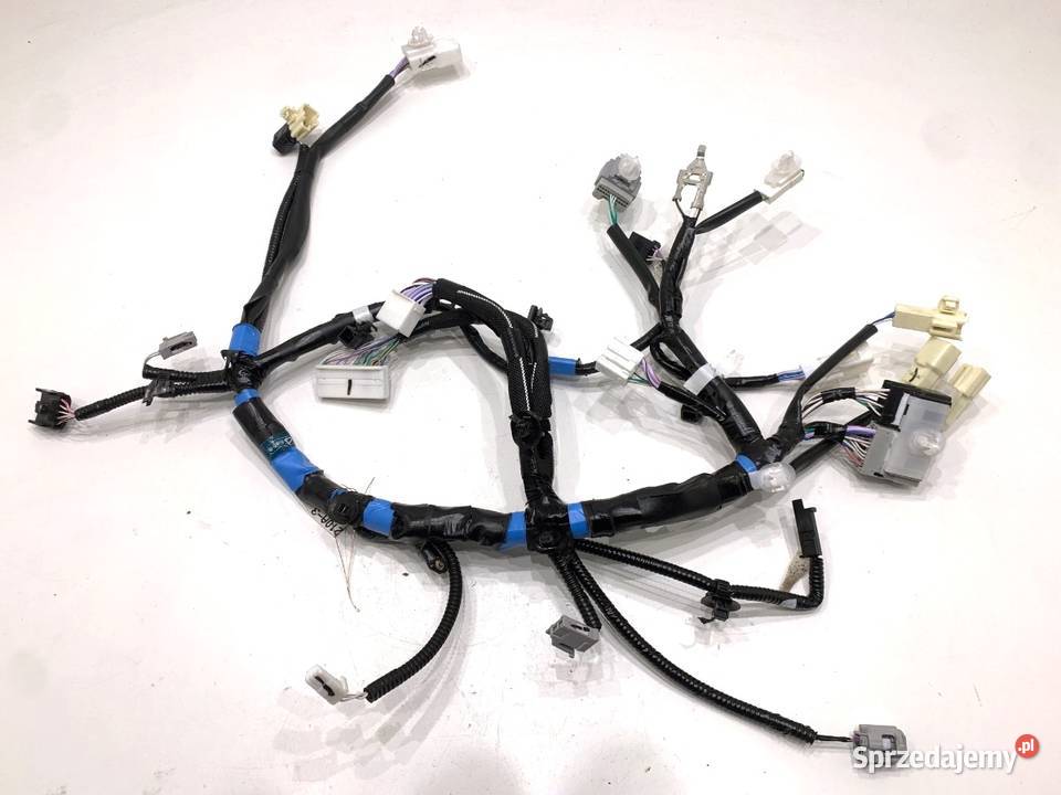 WIĄZKA KLAPY BAGAŻNIKA TYŁ LEXUS NX 8218478210A osobowe