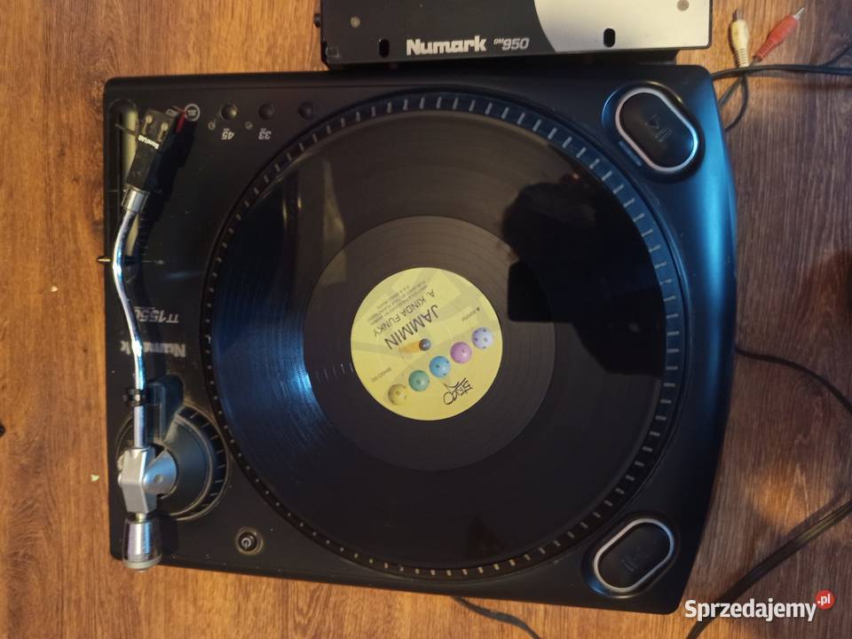 Sprzedam console 2 decki i mixer w walizce na