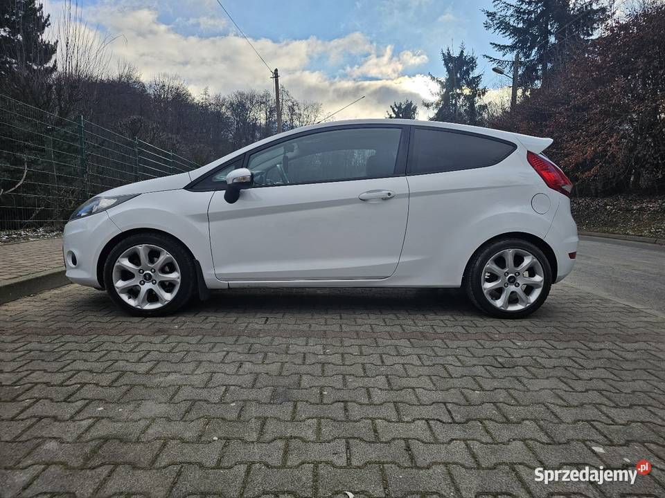Ford Fiestka MK7 12L Benzyna 82 2009r sprowadzony Trzebnica