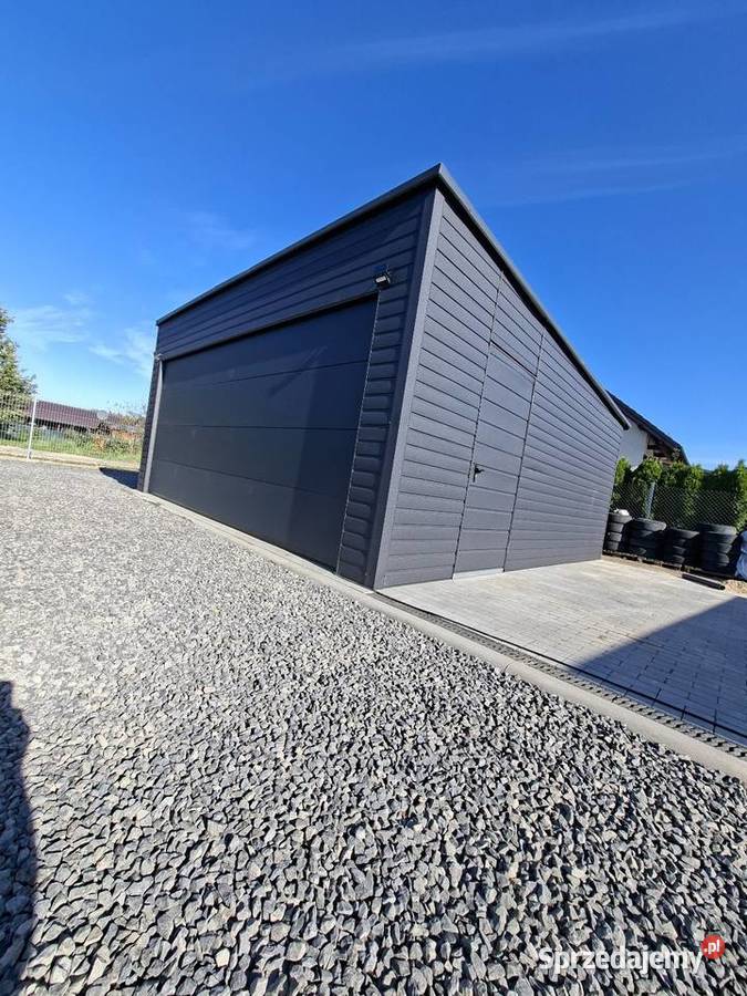 Garaż blaszany z bramą Segmentową Garaż 580x6 Koszalin