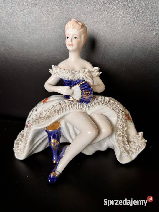 Komplet porcelanowych figurek dam dworu Zbrosławice