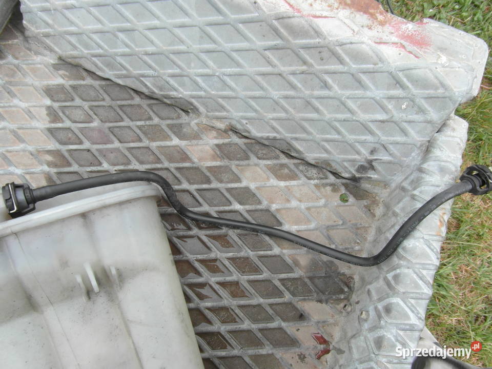 PRZEWÓD WODY AUDI A4 A5 8K0121164E