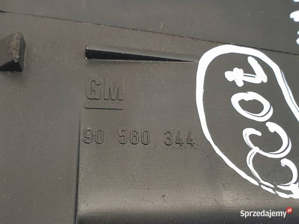 Opel Astra G II ŚRODKOWA KRATKA NAWIEWU 90560344 Chełm