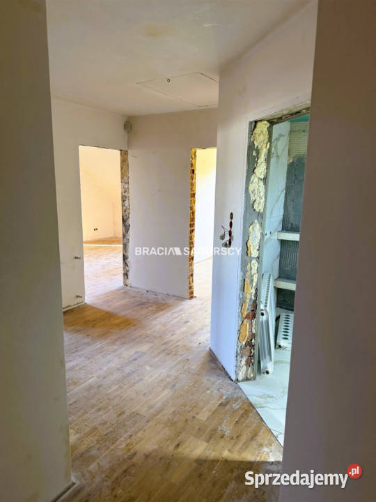 sprzedaży domu wolnostojącego 261m2 Kraków asfalt