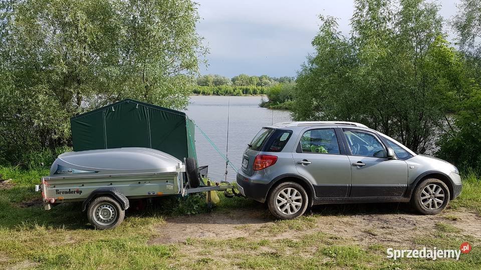 Przyczepa z pokrywą i namiotem Łódź