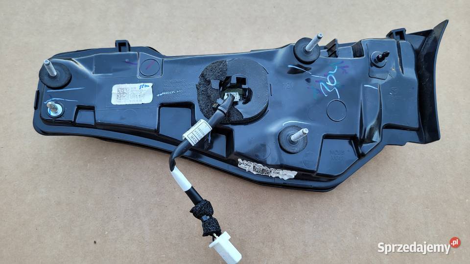 lampa mazda cx30 tył lewa w klapę bagażnika USA lewe