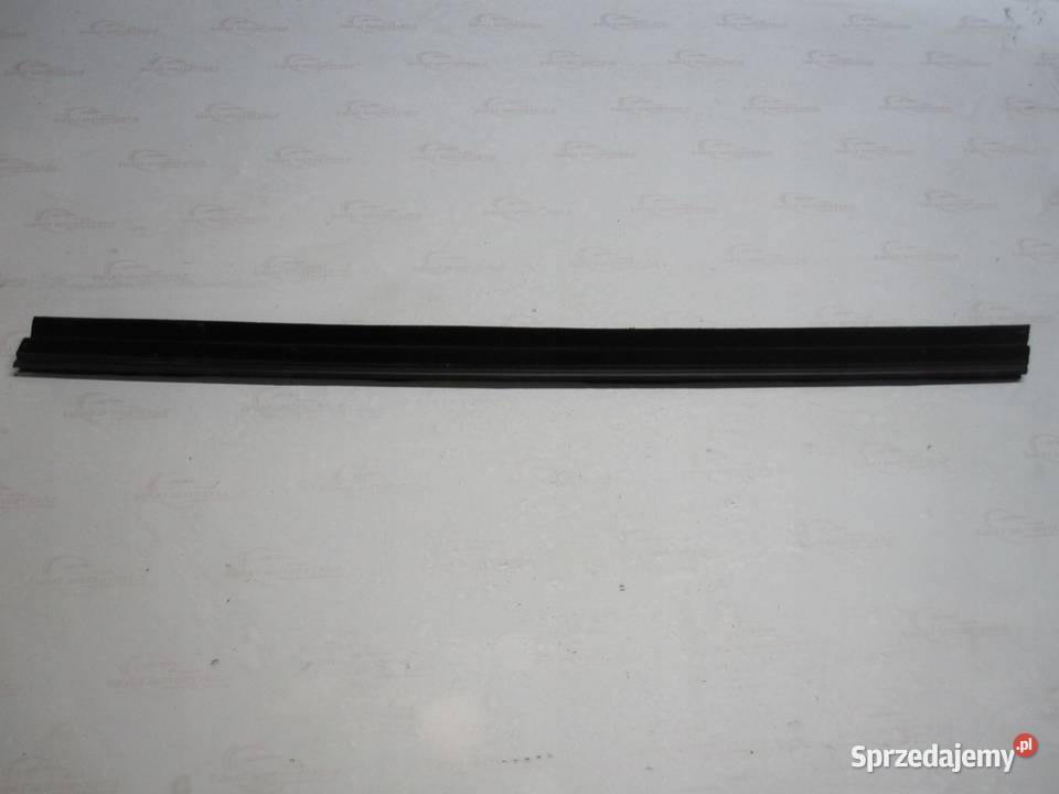 NISSAN PIXO 10r listwa zgarniająca drzwi lewa