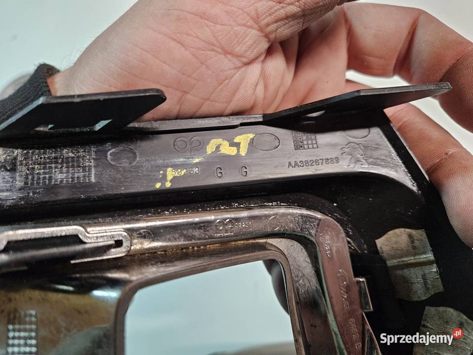 PEUGEOT 308 T9 LIFT KRATKA PRAWA ZDERZAKA PRZÓD Międzychód