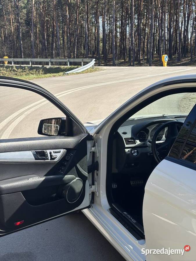 MercedesBenz Klasa C W204 30 2010 Pakiet AMG 350 Rok produkcji 2010 Staszów