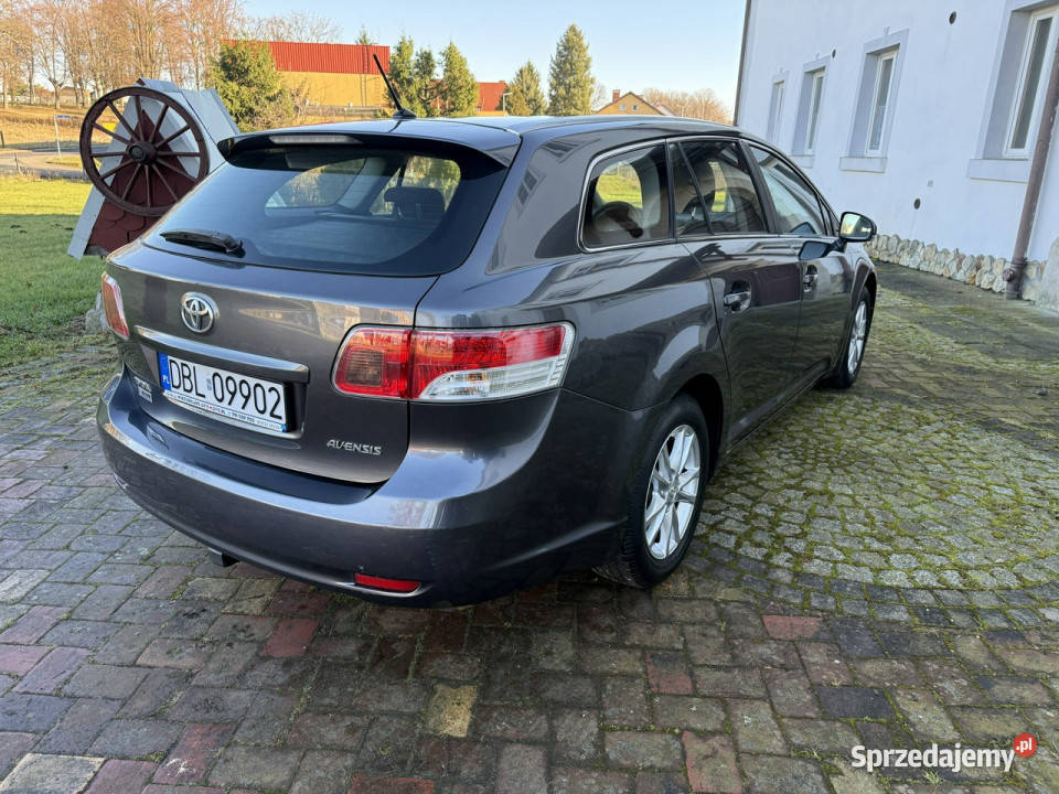 Toyota Avensis T27 20d 125 133 z Niemiec Kamera relingi dachowe Ocice
