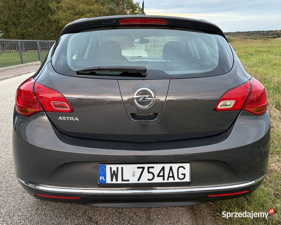 Opel Astra J 2013 silik 14 MPI moc 101 niski serwisowany w ASO