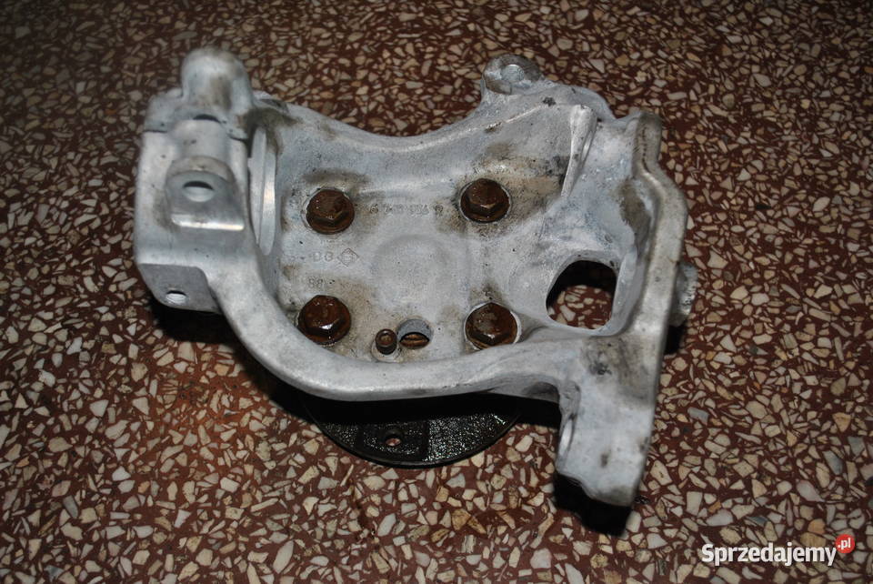 Zwrotnica prawy przód BMW E60 E61 łożyska kół Poręba