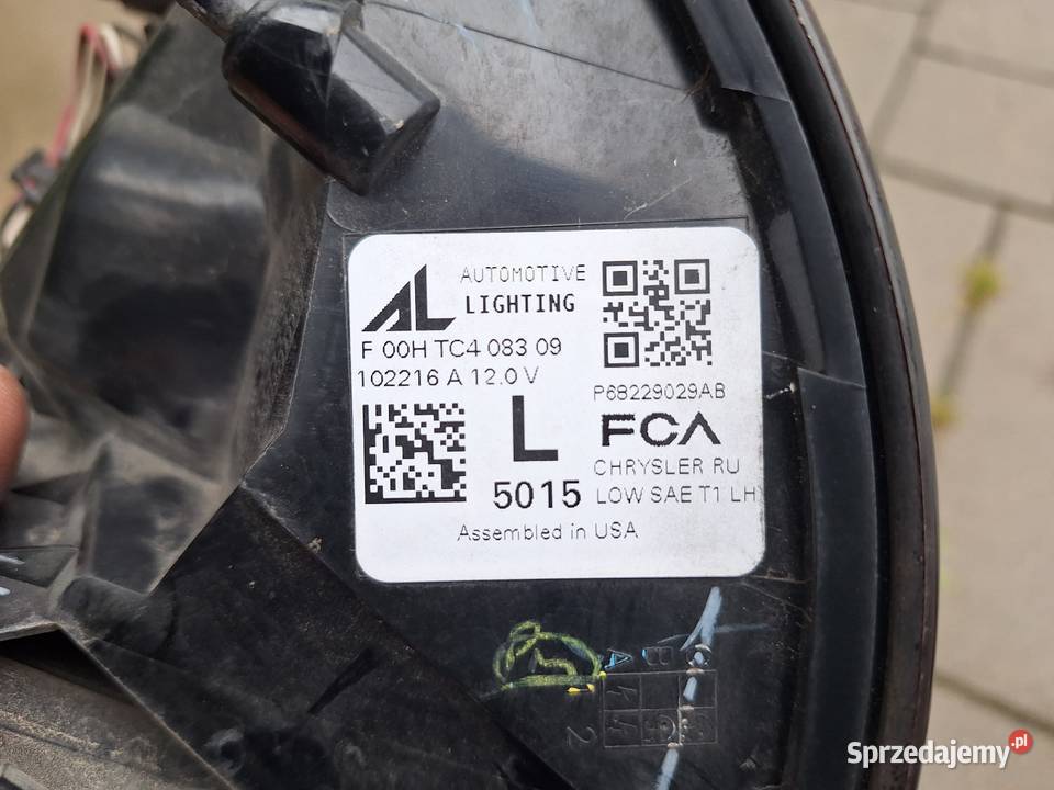 Lewa tylnia lampa w błotnik 68229029ab Chrysler Rok produkcji 2017 Książenice sprzedam