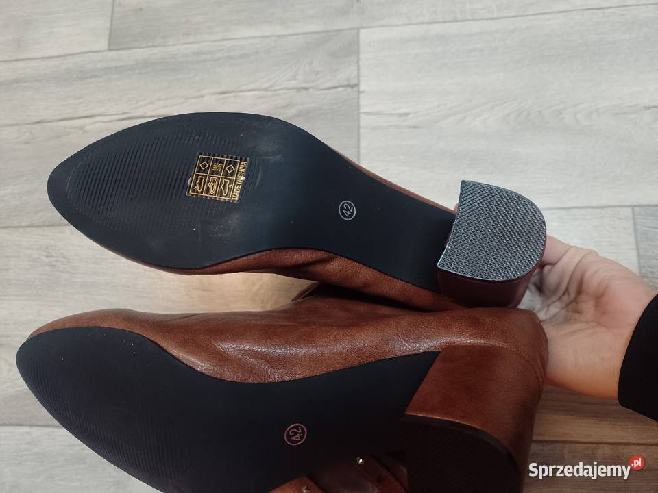 4142 Brązowe bogato zdobione ćwiekami Kozaki sprzedam