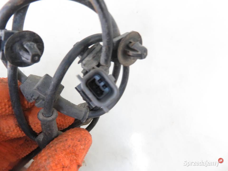 ZWROTNICA PRZEDNIA PRAWA SUZUKI SWIFT MK7 12 Piasty i łożyska kół