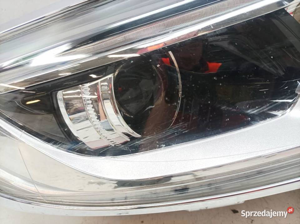 LAMPA PRZÓD PRAWA EUROPA LEKKO USZKODZONA osobowe