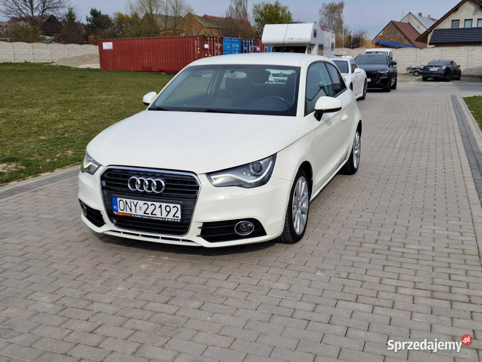 Audi A1 3drzwiowe 16tdi 110 Sport Bixenon Ledy czujnik zmierzchu A1 Strobice sprzedam