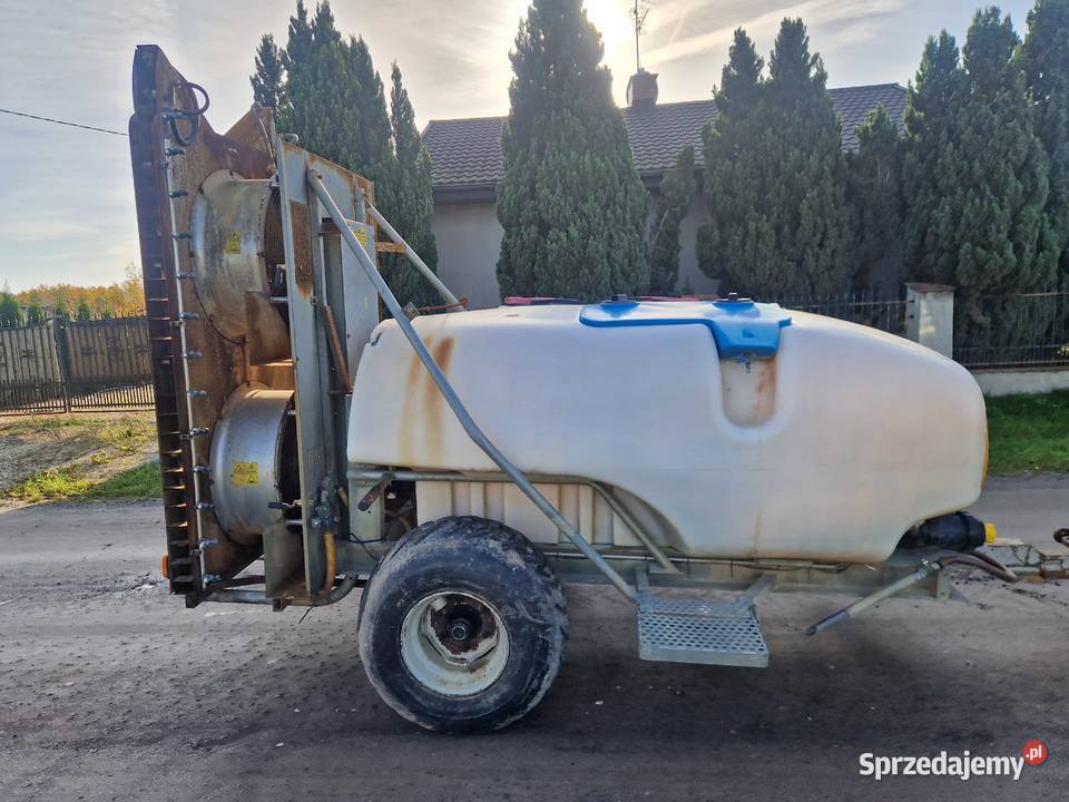 opryskiwacz sadowniczy CLM 2000 litrów kolumna Zelów