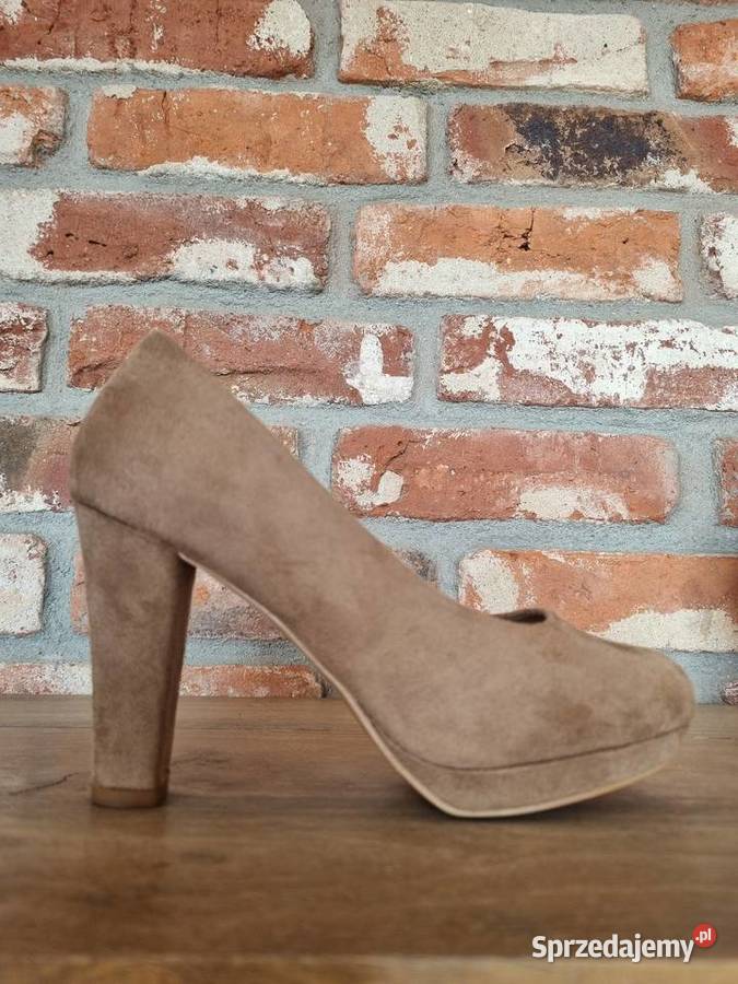 Beżowe czółenka na obcasie