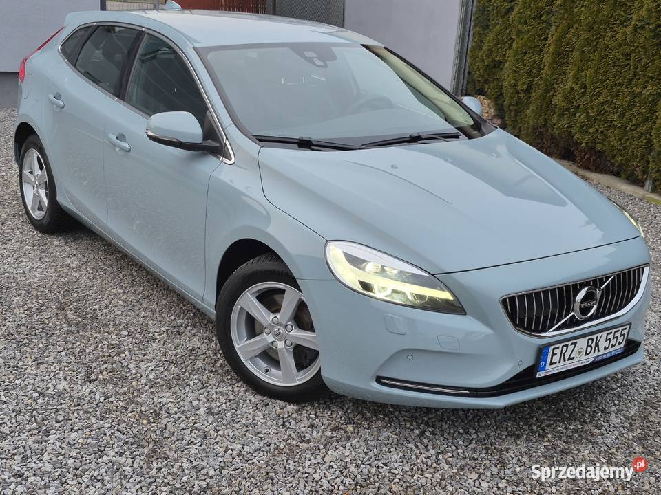 Volvo V40 20 benzyna 152Inscription Rok produkcji 2018 Ostrowiec Świętokrzyski