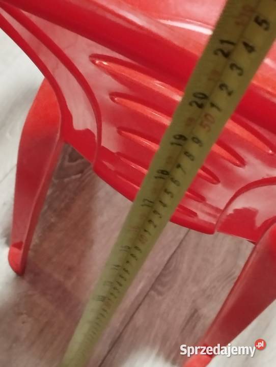 krzesełko czerwone małe dziecięce plastikowe sprzedam