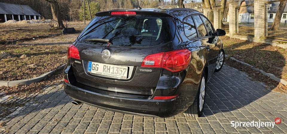 Świeżo sprowadzony Opel Astra J 2012 14 Turbo Krasnobród sprzedam