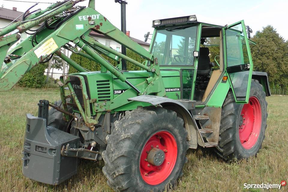 Fendt 312 LSA z turem i pługiem Zaczep górny Ciągniki Wola Rębkowska