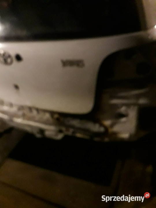 Toyota yaris 2003 uszkodzony tył