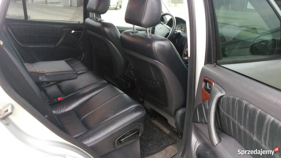 Na sprzedaż Mercedes ML 270 srebrny