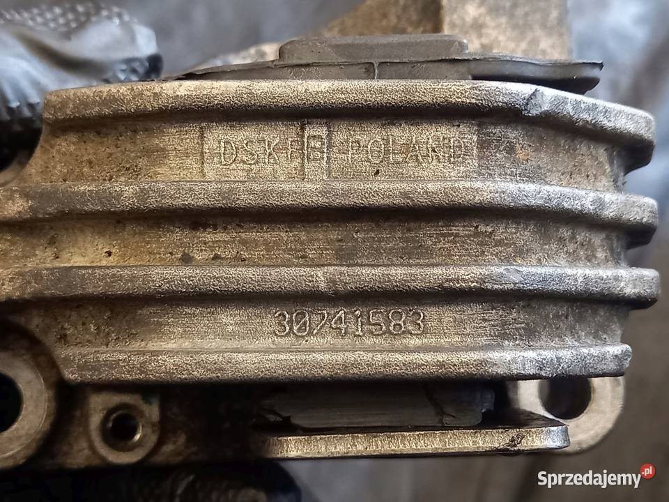 VOLVO XC90 24 D5 D5244T4 185 10r poduszka