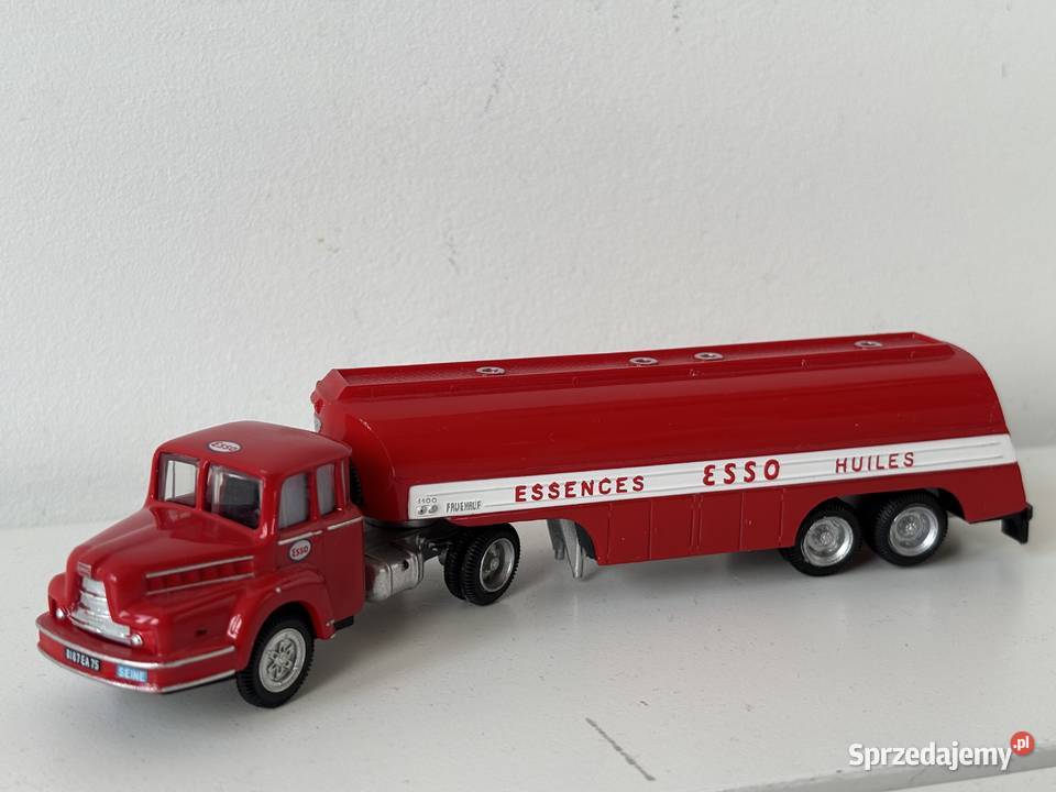 Model Unic Yzoar Cysterna Esso H0 Warszawa