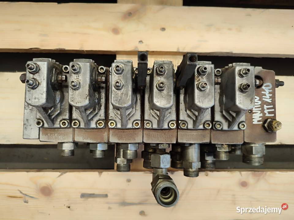 Rozdzielacz hydrauliczny 157B56100 MANITOU Pozostałe Wilkowo sprzedam