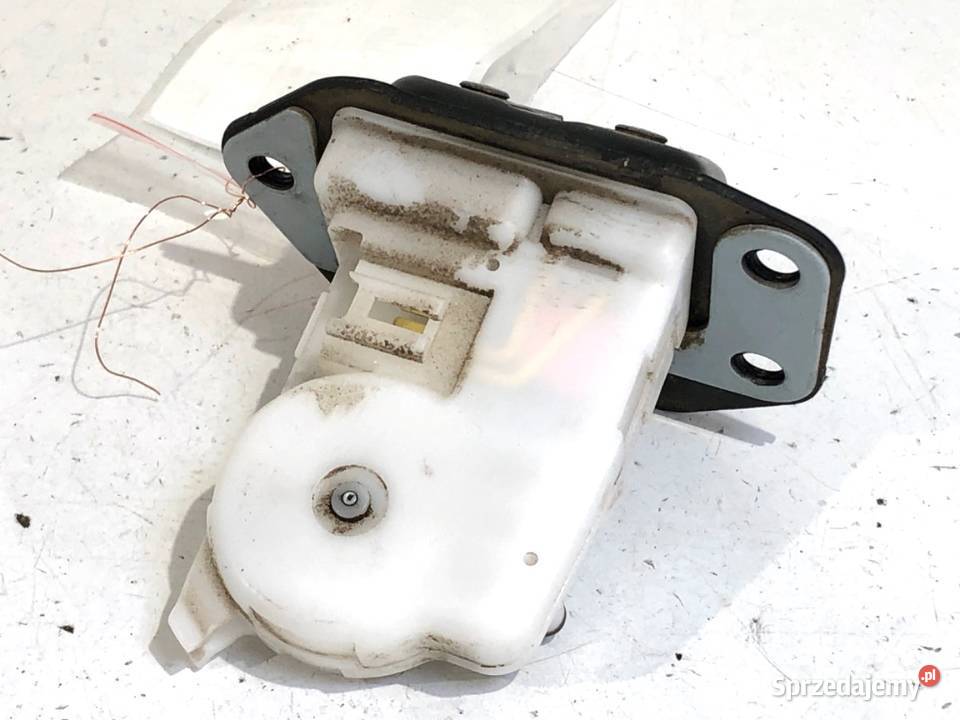 ZAMEK KLAPY TYŁ NISSAN JUKE F15 Crossover