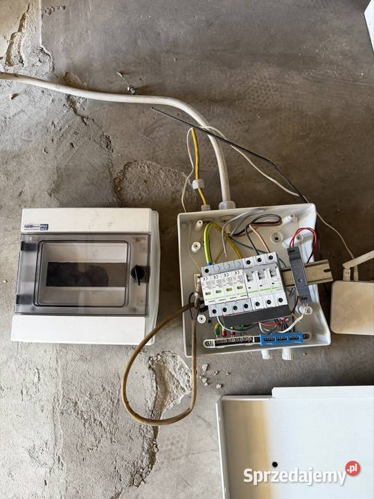 Magazyn energii Dyness i falownik hybrydowy Deye Jasienica