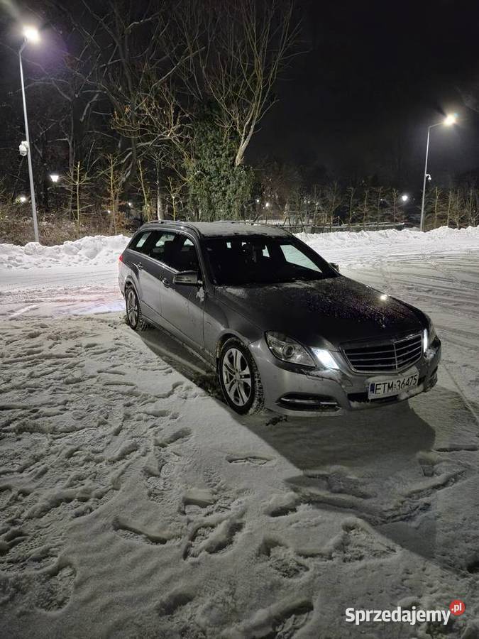 Mercedes Benz E200 szary