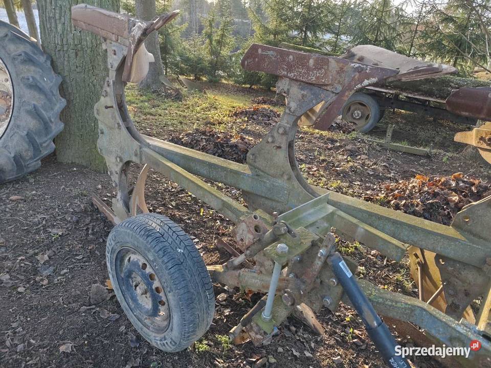 Pług obracalny produkcji francuskiej podlaskie Poluńce sprzedam